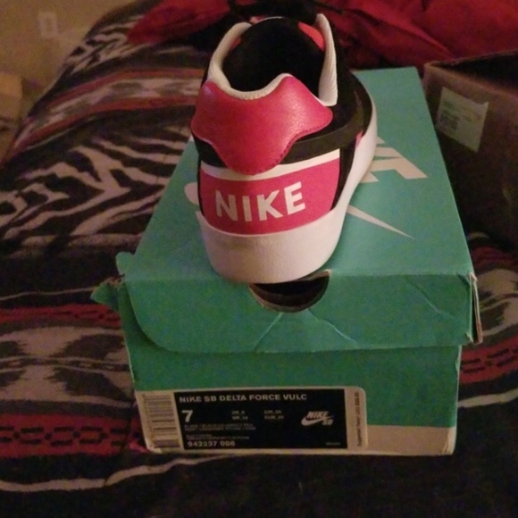 Brand new Nike - Picture 4 of 5